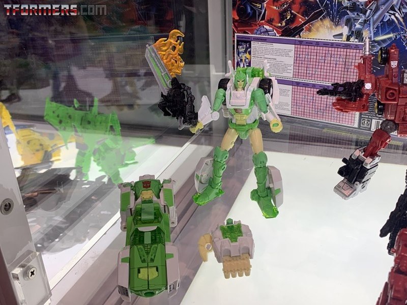 SDCC 2019  Ratchet, Impactor  Holo Mirage Powerdasher  Greenlight  (5 of 29)